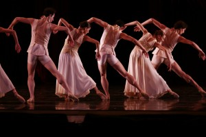 Joffrey Ballet dancers in Edwaard Liang's 